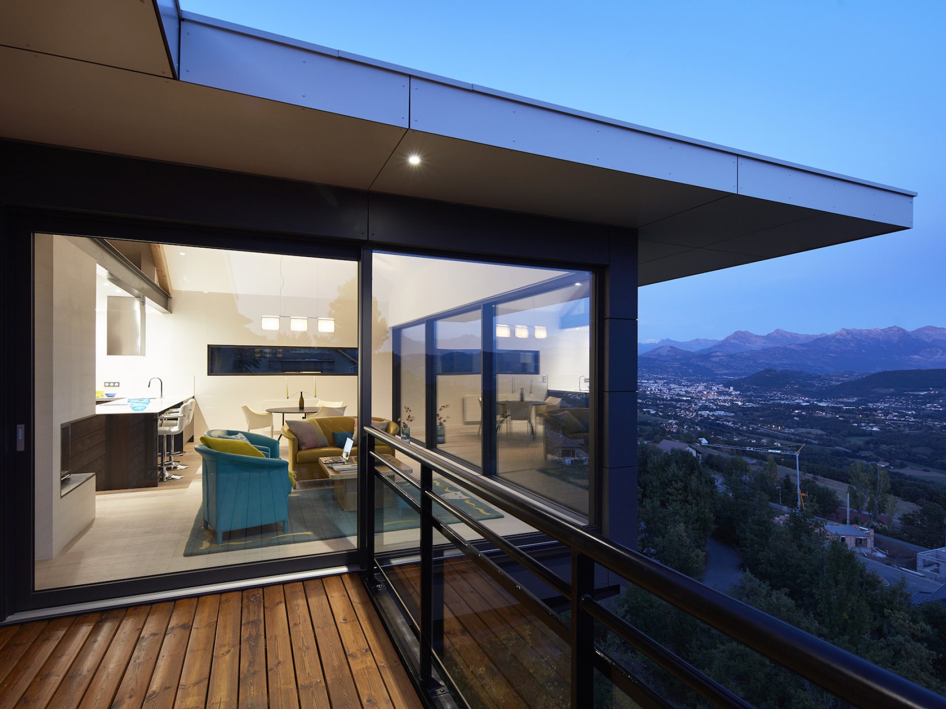 Agence Architecte NaturARCH, Maison sur pilotis avec vue panoramique à Pelleautier