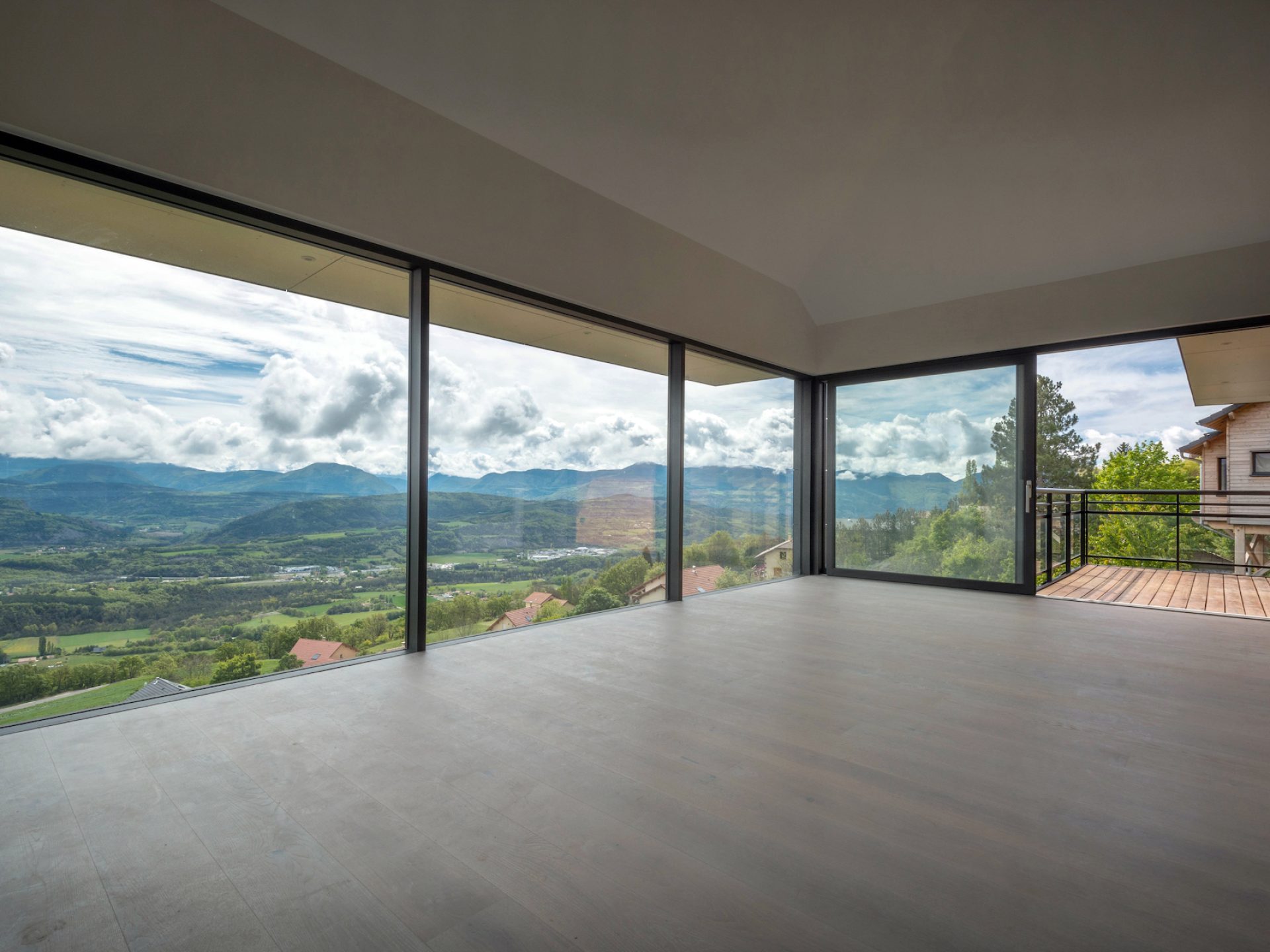 NaturARCH, Maison sur pilotis avec vue panoramique, Architecture durable de conception bioclimatique, Pelleautier, Provence-Alpes-Côte d'Azur